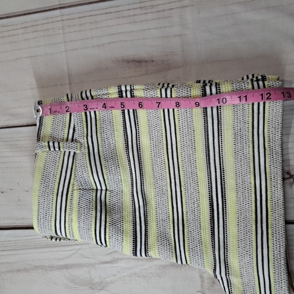 LOFT The Riviera Short Yellow Black Striped Textured Shorts - Size 4 - Picture 8 of 11